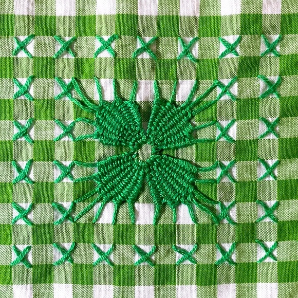 🍏Vintage🍏Embroidered Gingham Apron - Picture 3 of 3